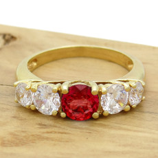 Anel com Quartzo Rubi e Zircônias, em Prata 925 Folheado a Ouro Amarelo 18 Kilates